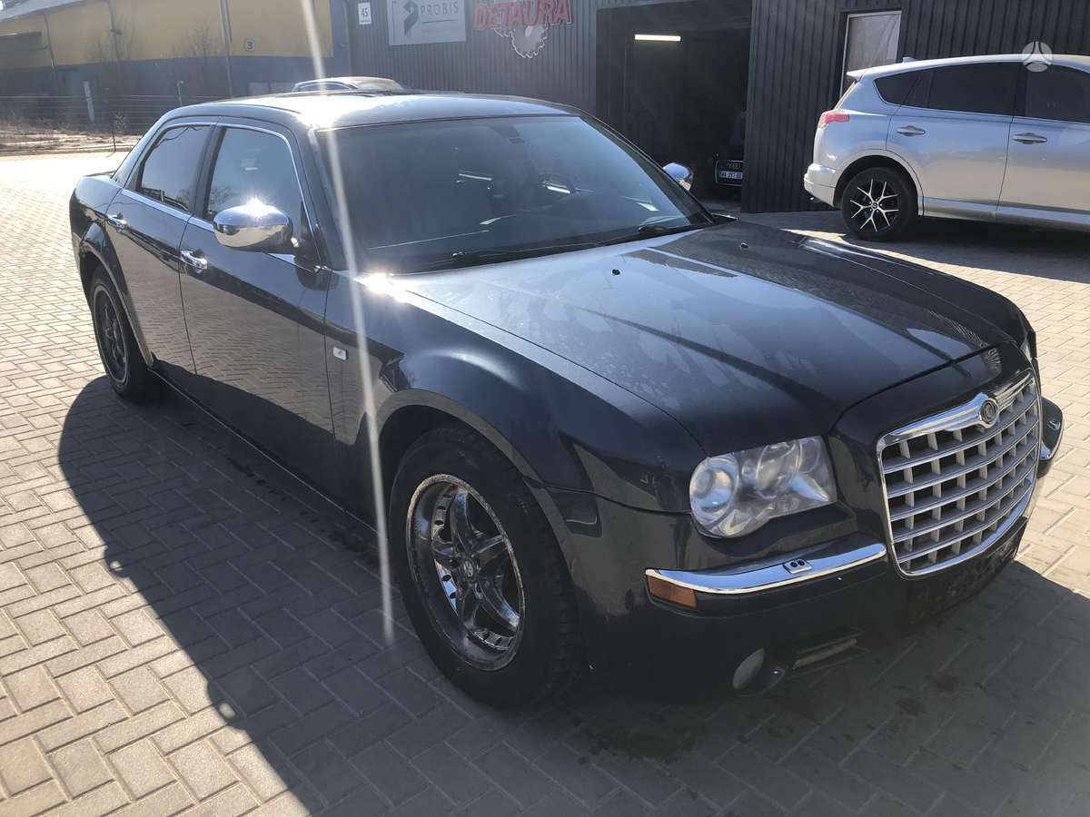 Chrysler 300C dalimis
