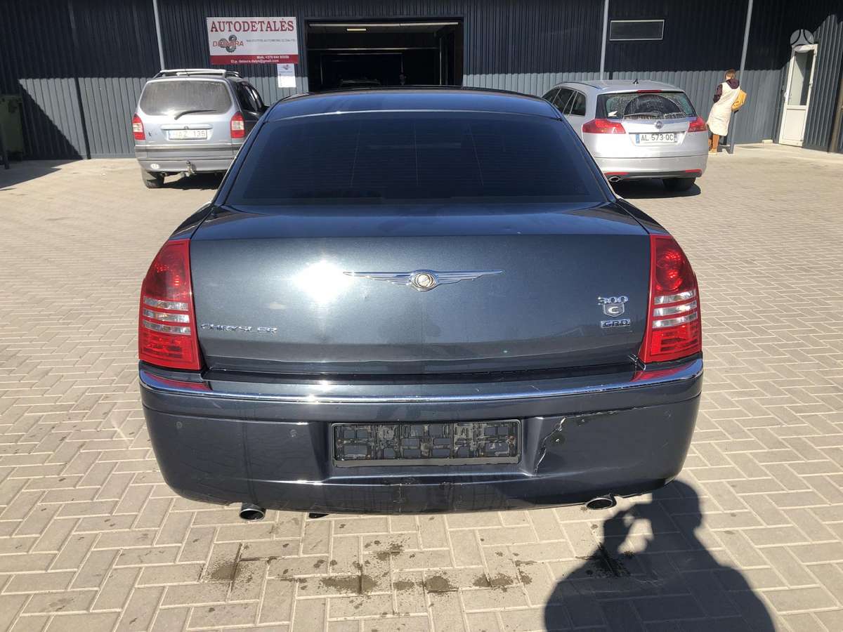 Chrysler 300C dalimis