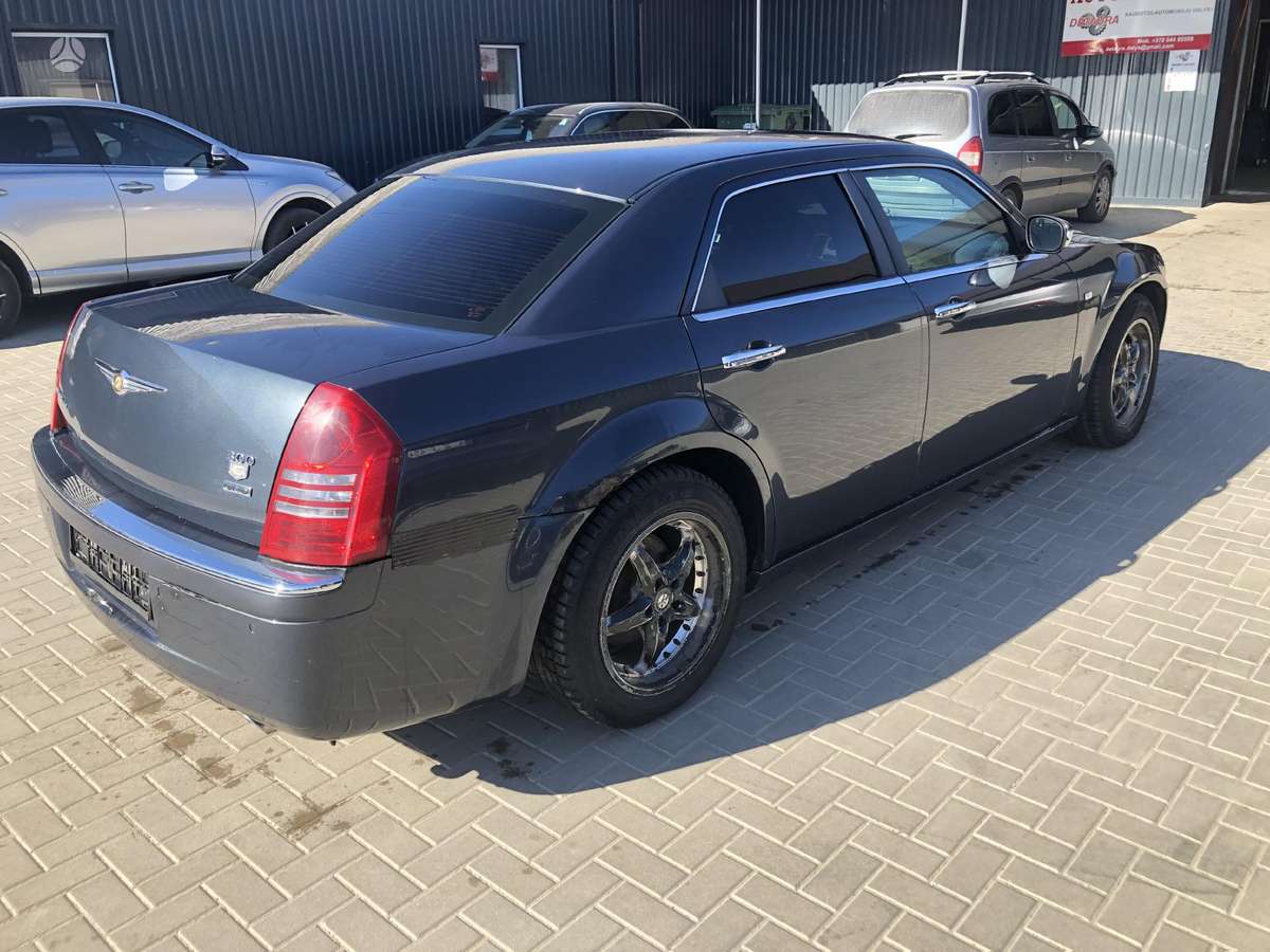 Chrysler 300C dalimis