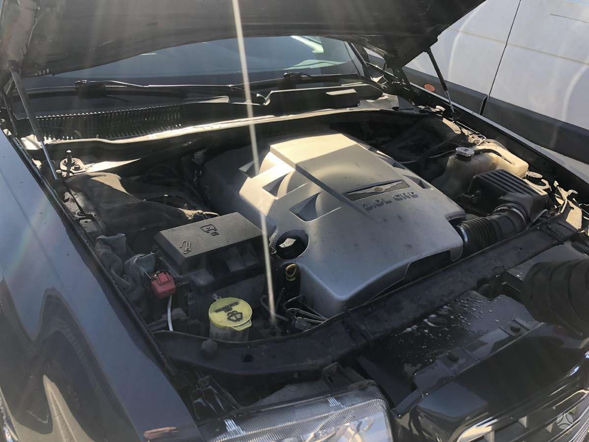 Chrysler 300C dalimis