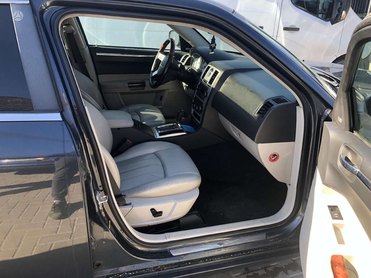 Chrysler 300C по частям