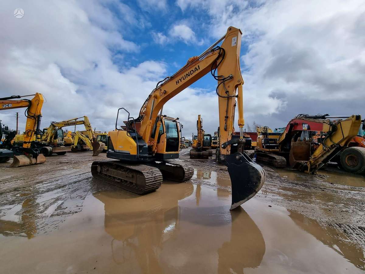Hyundai Robex 145LCR-9, excavator