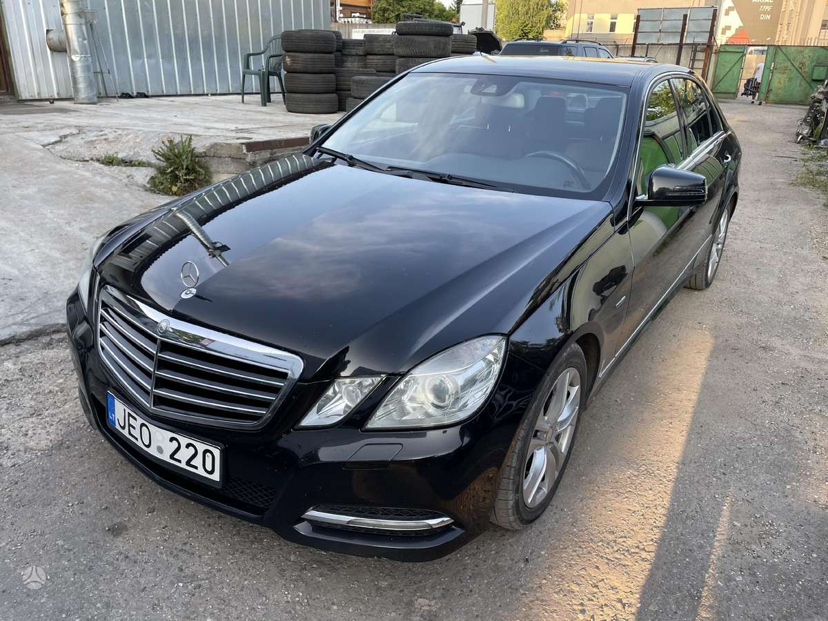 Mercedes-Benz E220, 2.2 l., saloon / sedan