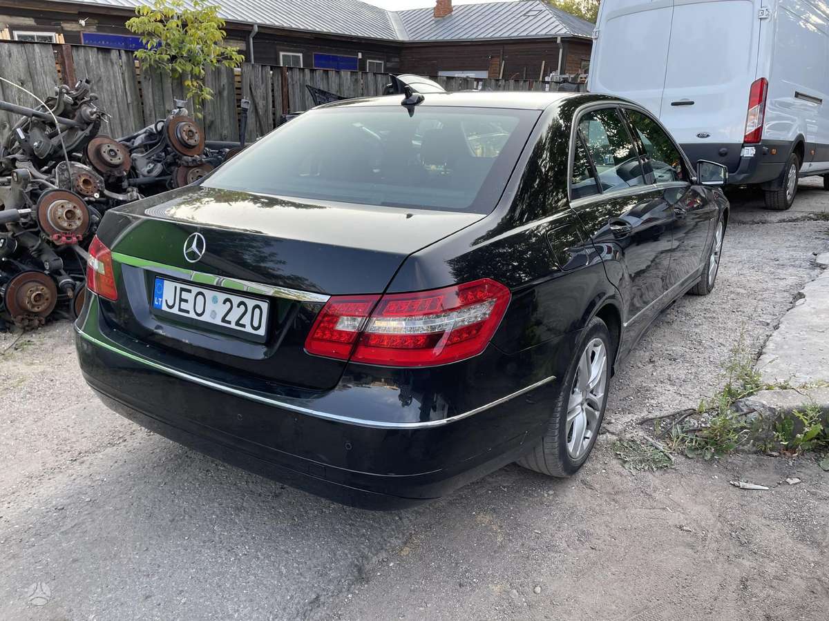Mercedes-Benz E220, 2.2 l., saloon / sedan