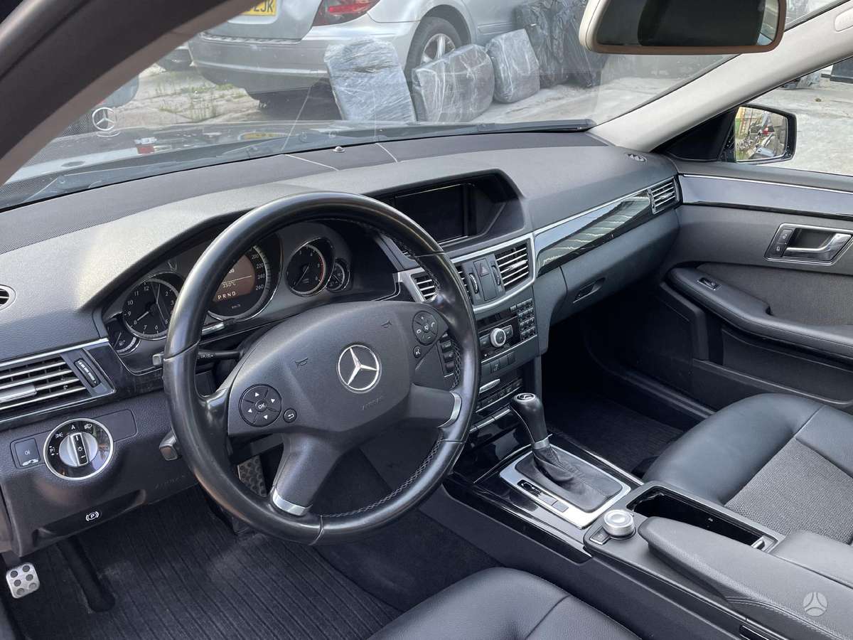 Mercedes-Benz E220, 2.2 l., saloon / sedan