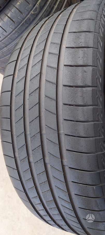 Bridgestone, vasarinės 255/40 R21