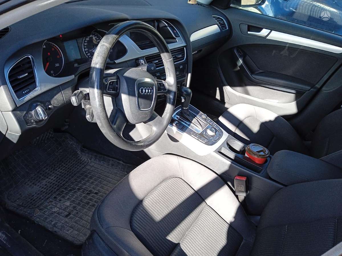 Audi A4 rezerves daļās. Dalimis