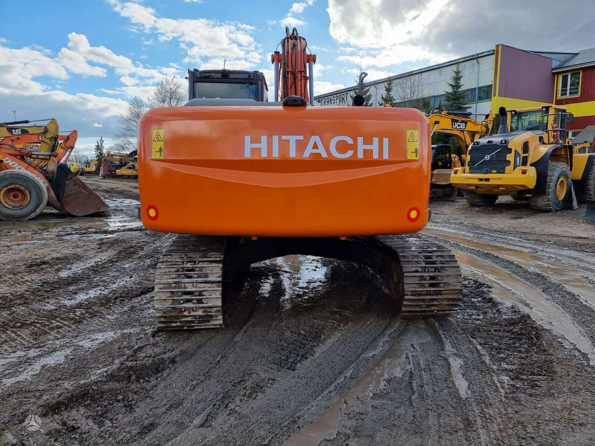 Hitachi ZX210LC-3, ekskavatoriai