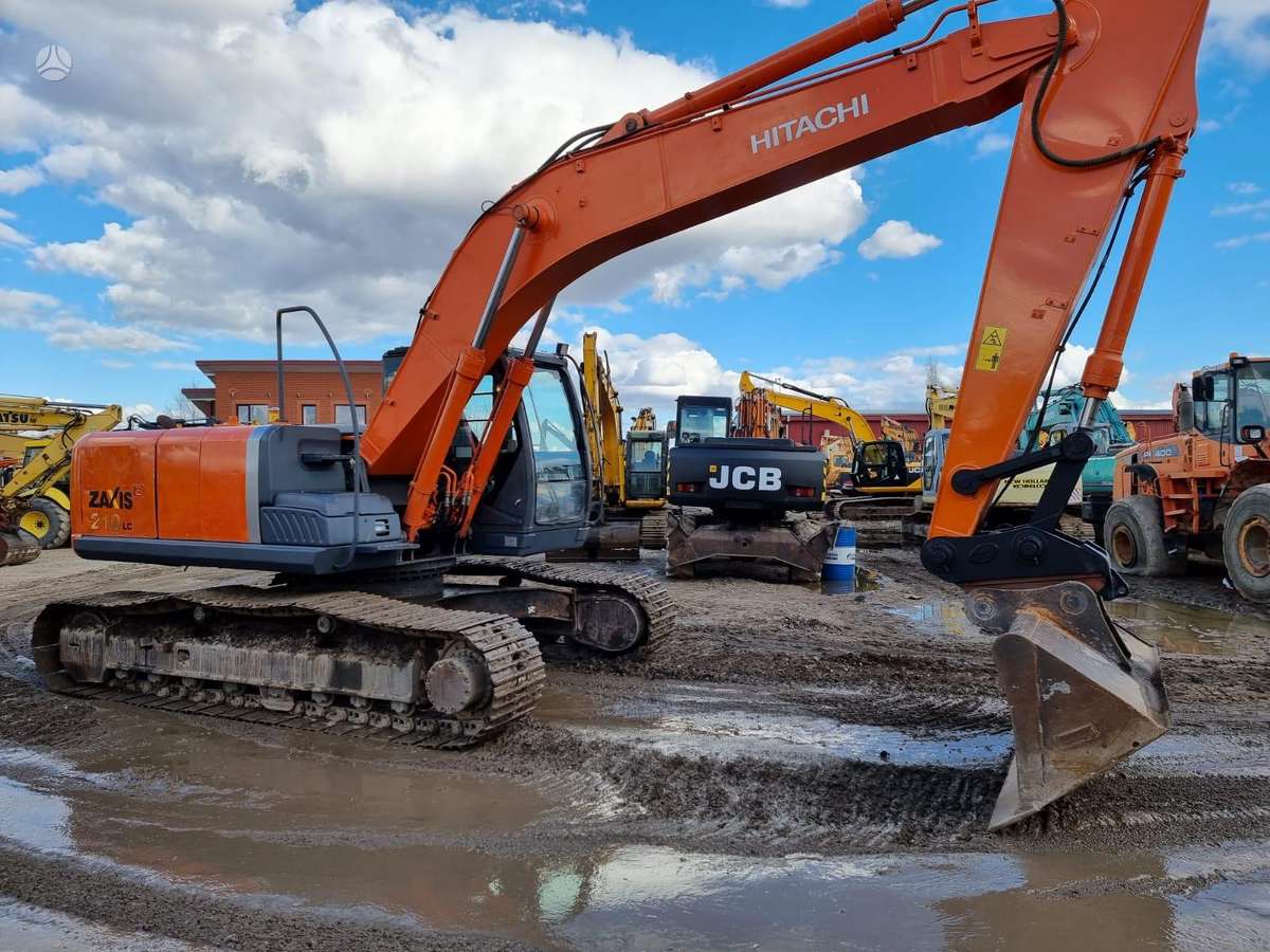 Hitachi ZX210LC-3, ekskavatoriai