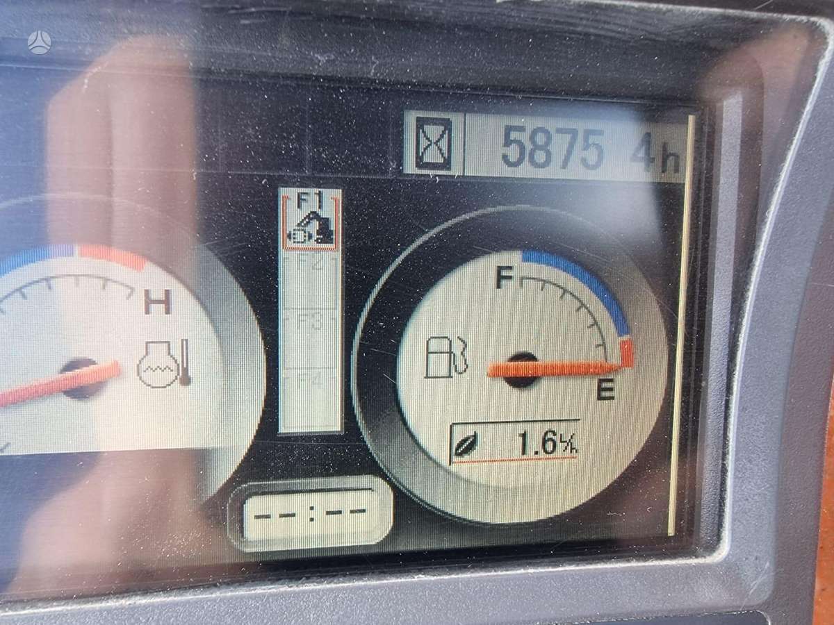 Hitachi ZX210LC-3, ekskavatoriai