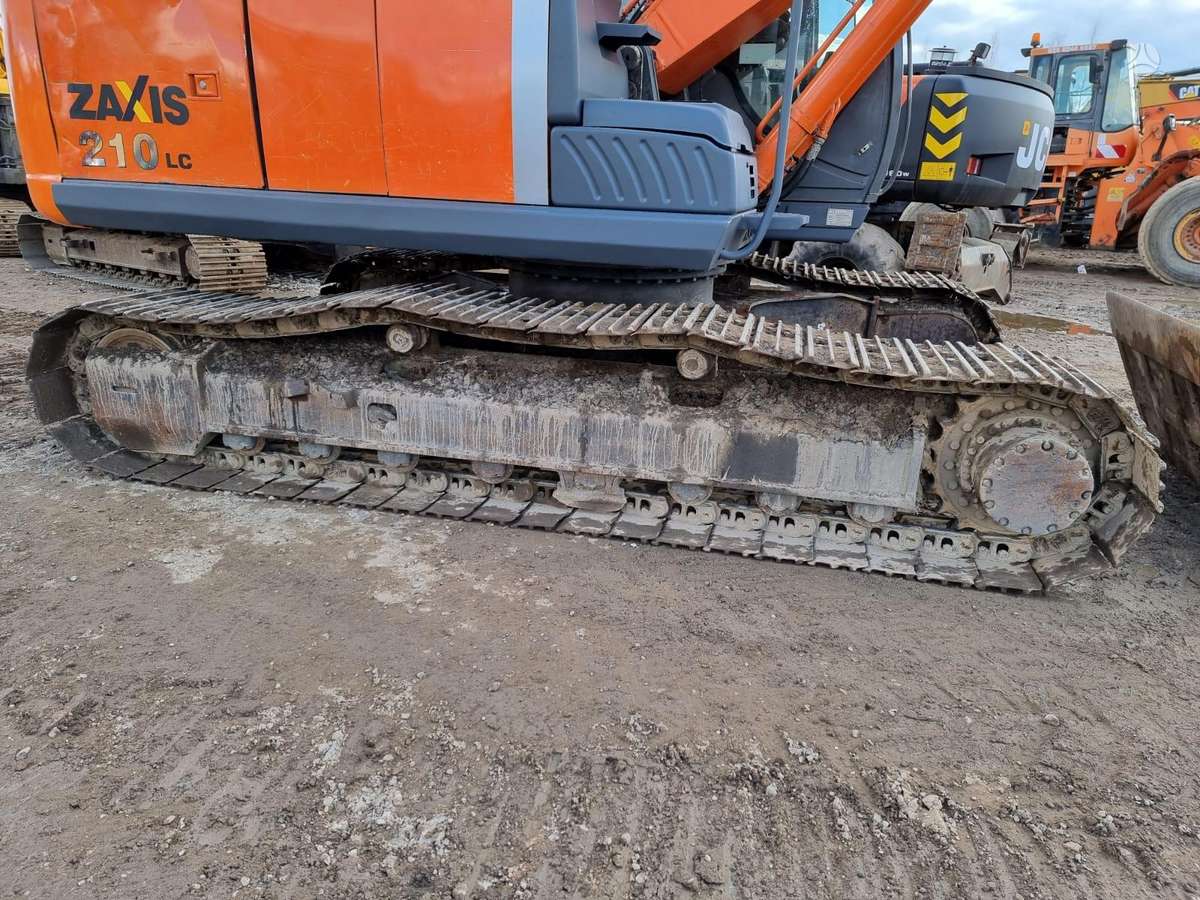 Hitachi ZX210LC-3, ekskavatoriai