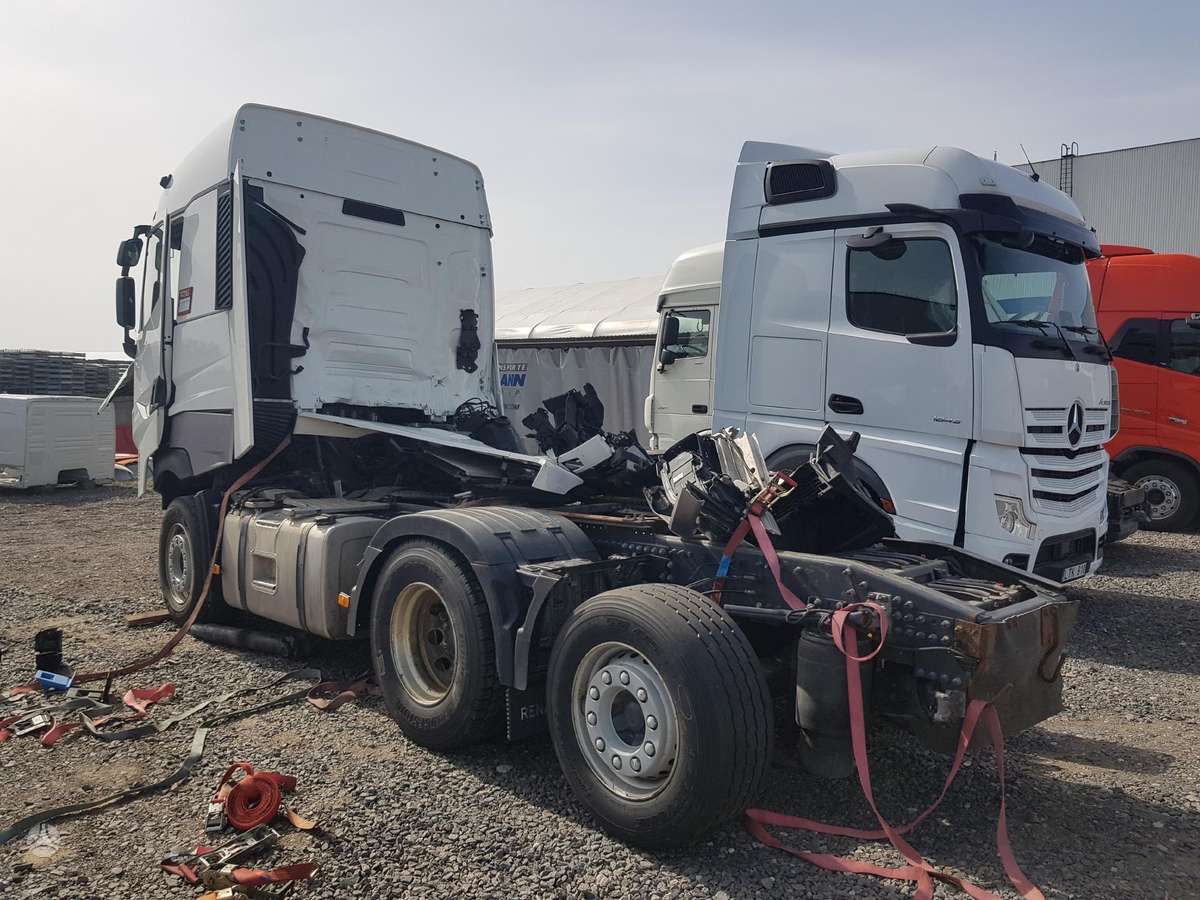 Renault T, semi-trailer trucks