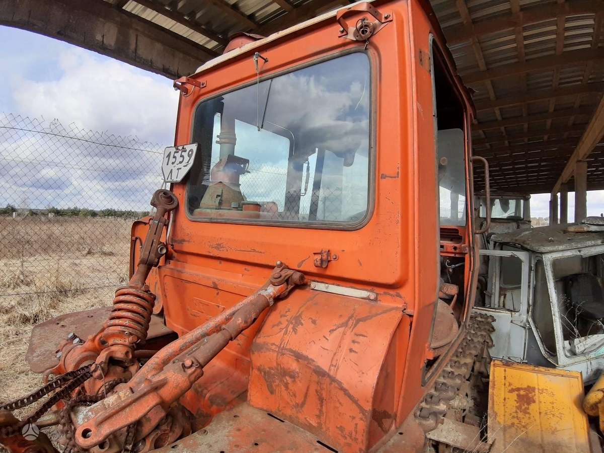 DT 75, traktoriai