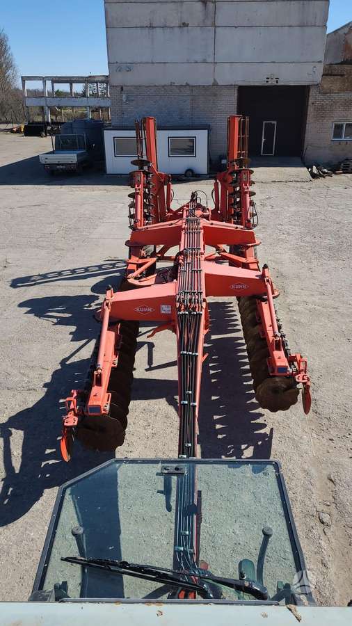 Kuhn DISCOVER XL 52, scrapers, scrubbers
