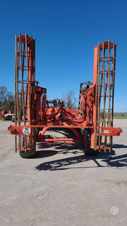 Kuhn DISCOVER XL 52, scrapers, scrubbers
