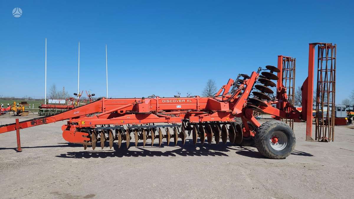 Kuhn DISCOVER XL 52, scrapers, scrubbers