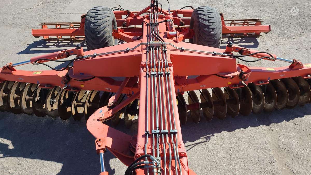 Kuhn DISCOVER XL 52, scrapers, scrubbers