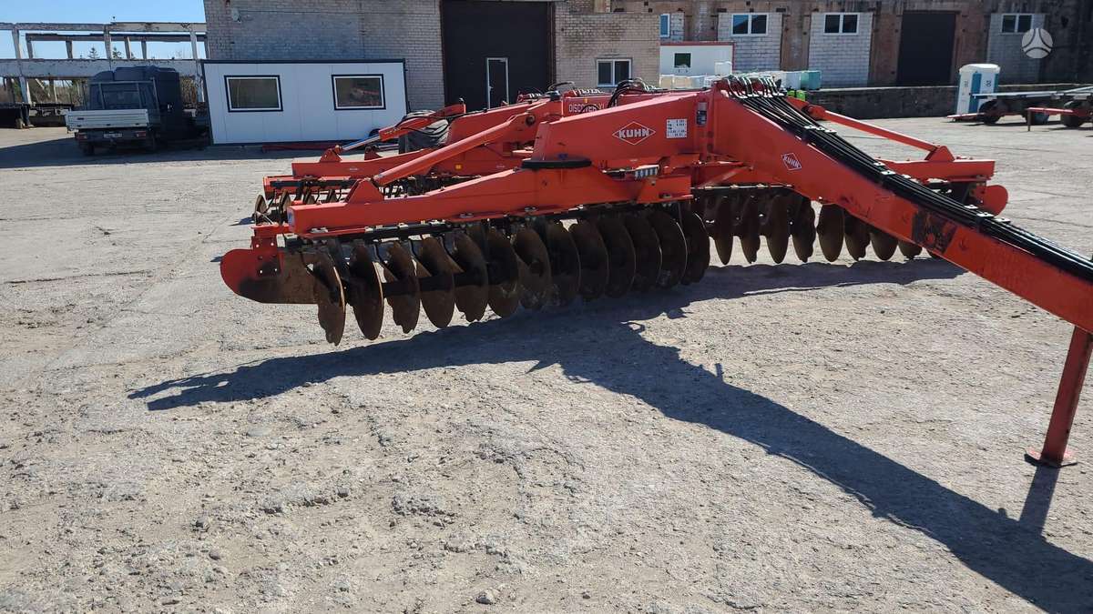 Kuhn DISCOVER XL 52, scrapers, scrubbers