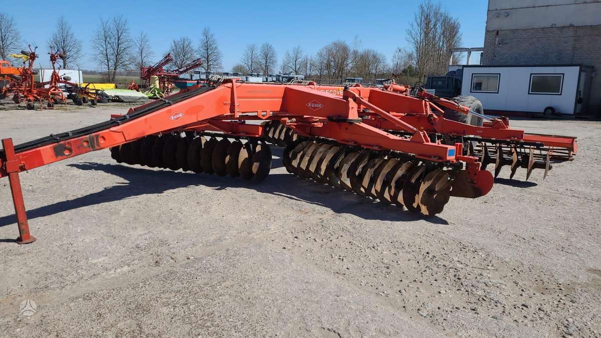 Kuhn DISCOVER XL 52, scrapers, scrubbers