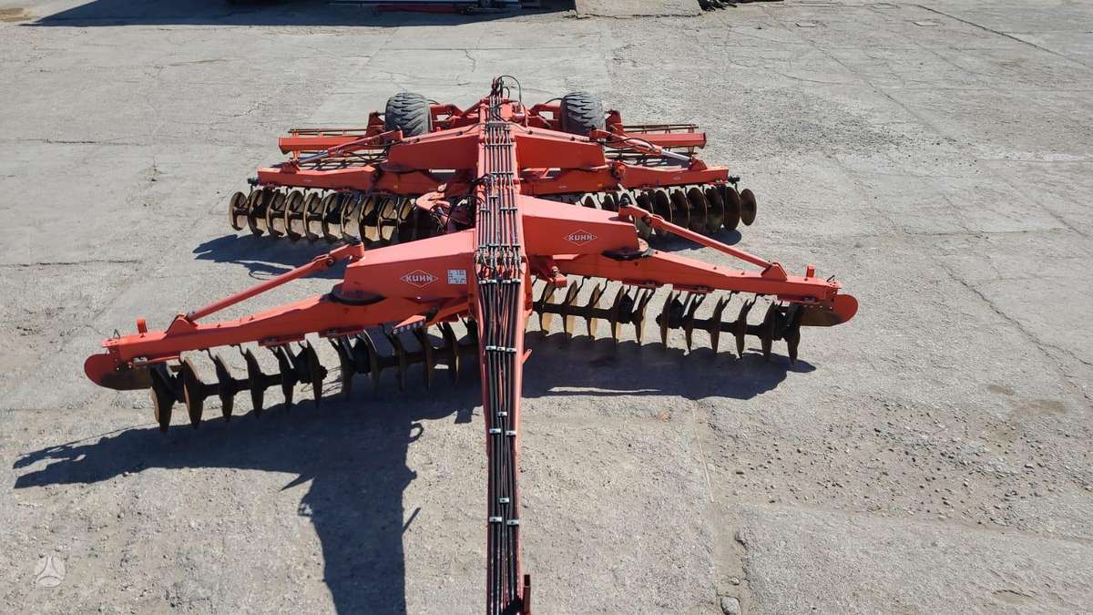 Kuhn DISCOVER XL 52, scrapers, scrubbers
