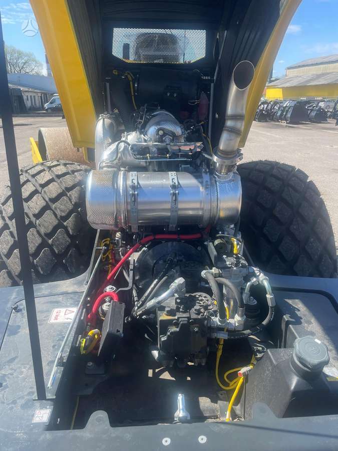 Bomag BW 211 D-5, vibrator / compactor