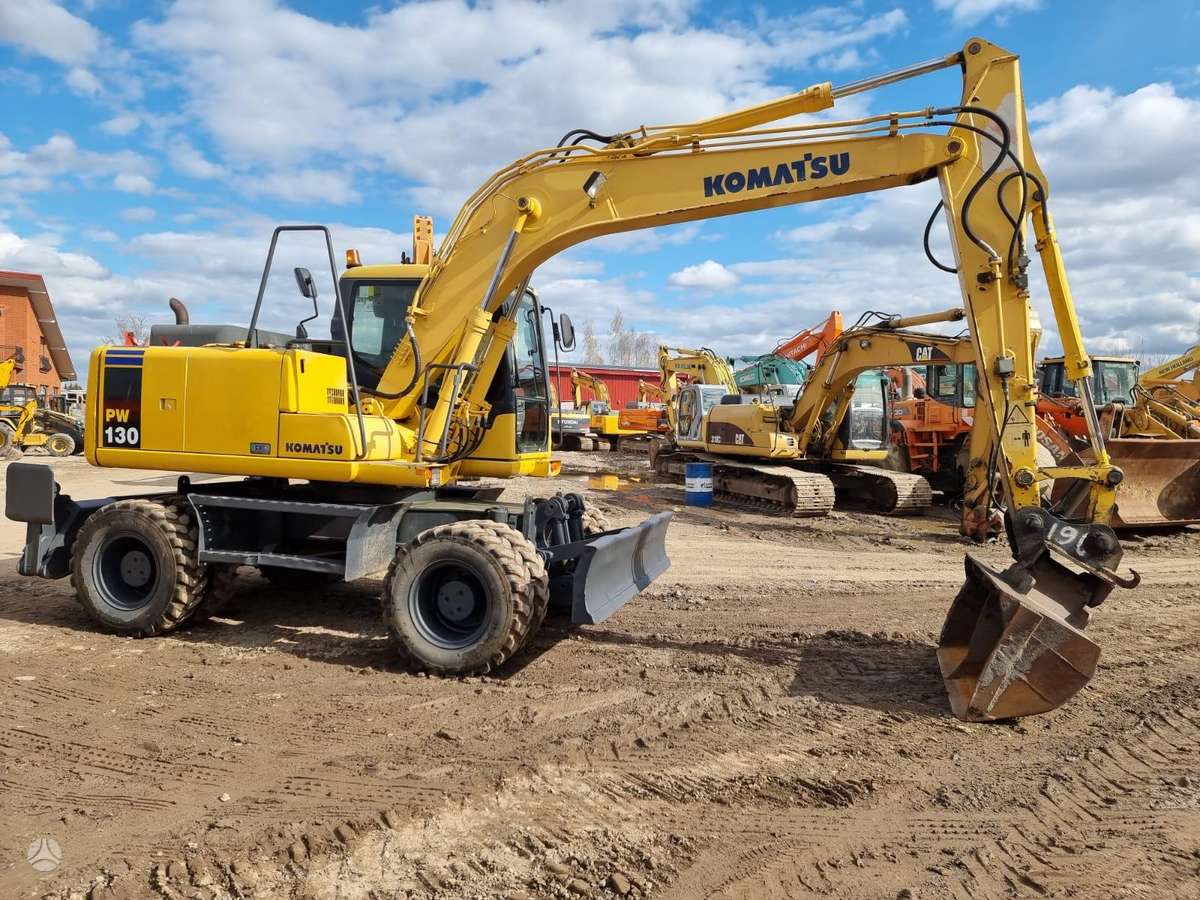 Komatsu PW130-7K, экскаваторы
