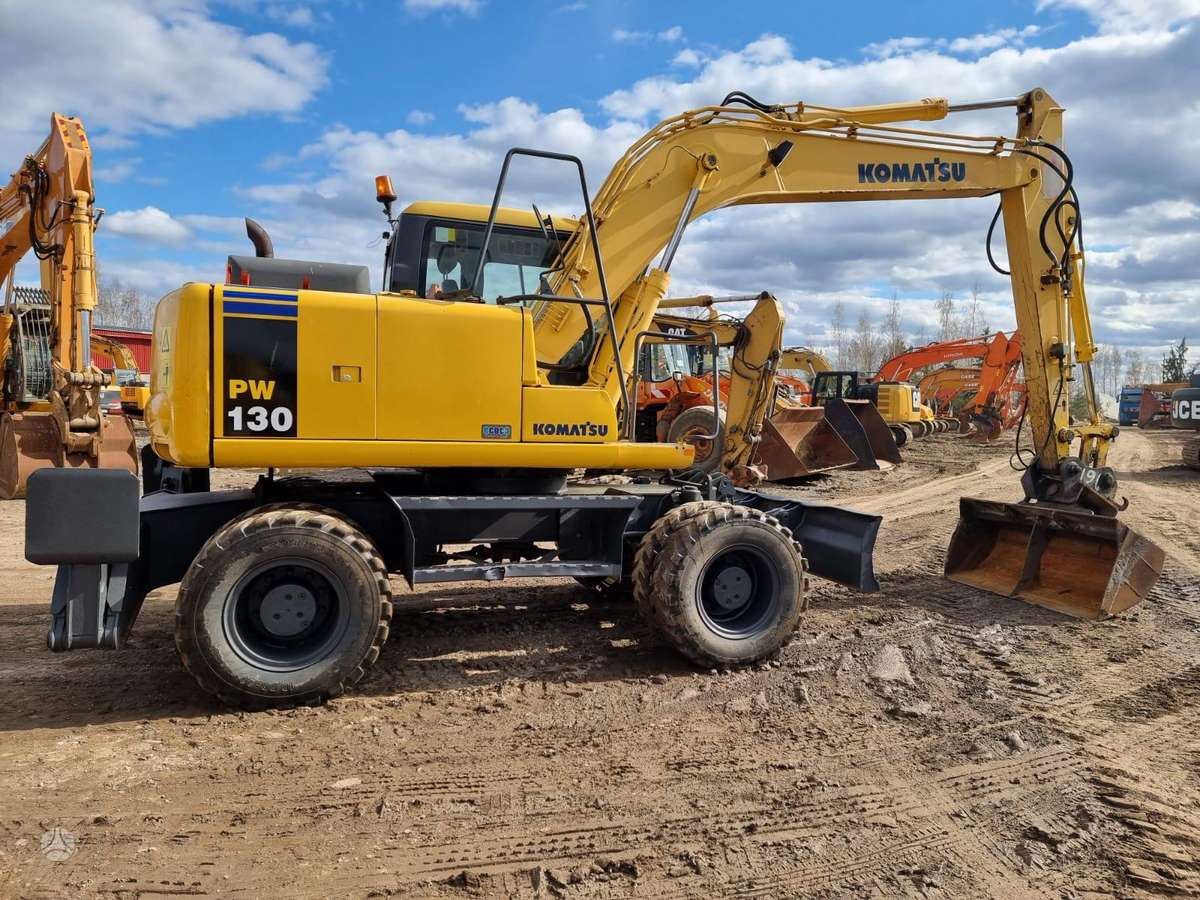Komatsu PW130-7K, экскаваторы