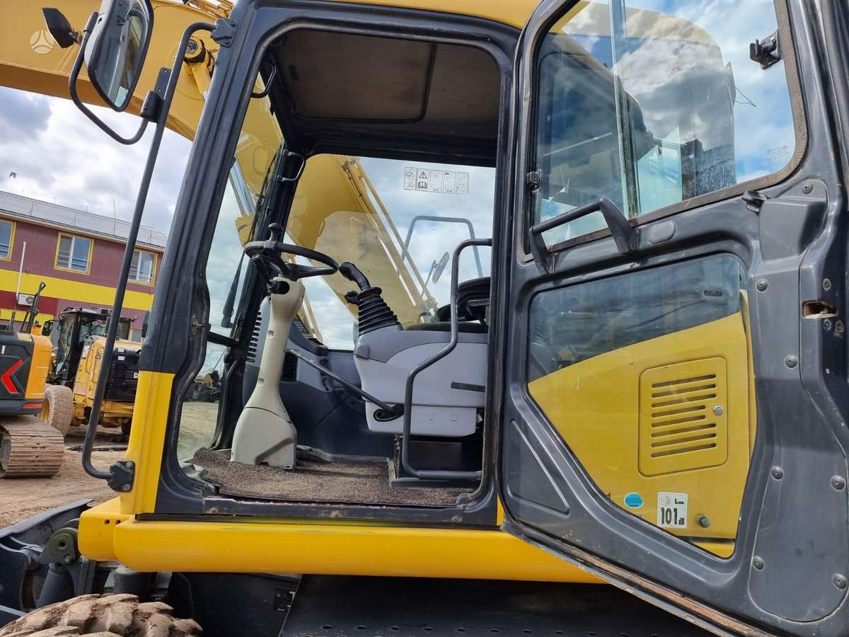 Komatsu PW130-7K, экскаваторы