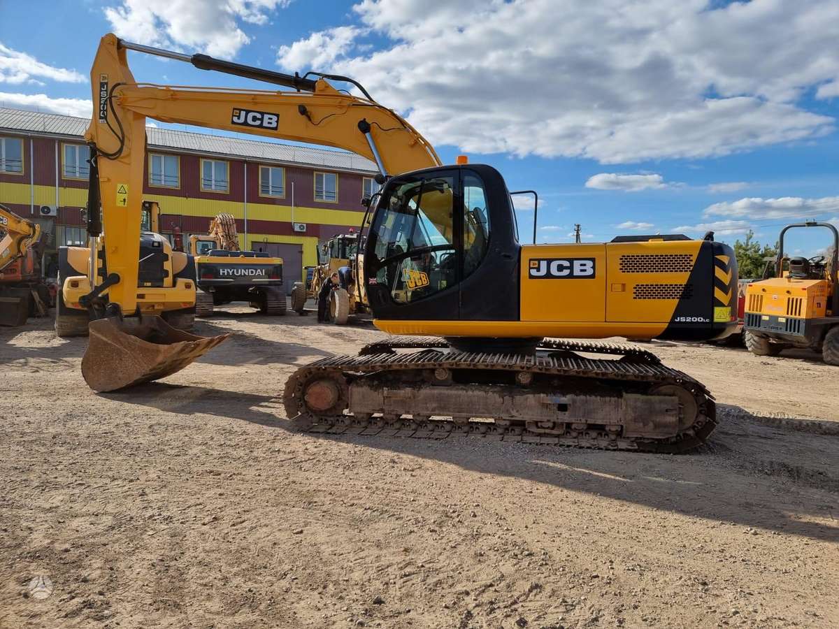JCB JS200LC, ekskavatoriai