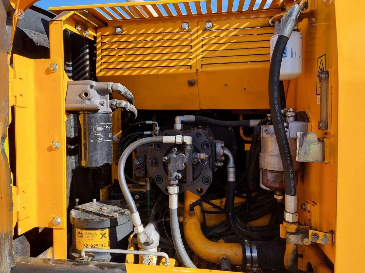 JCB JS200LC, экскаваторы