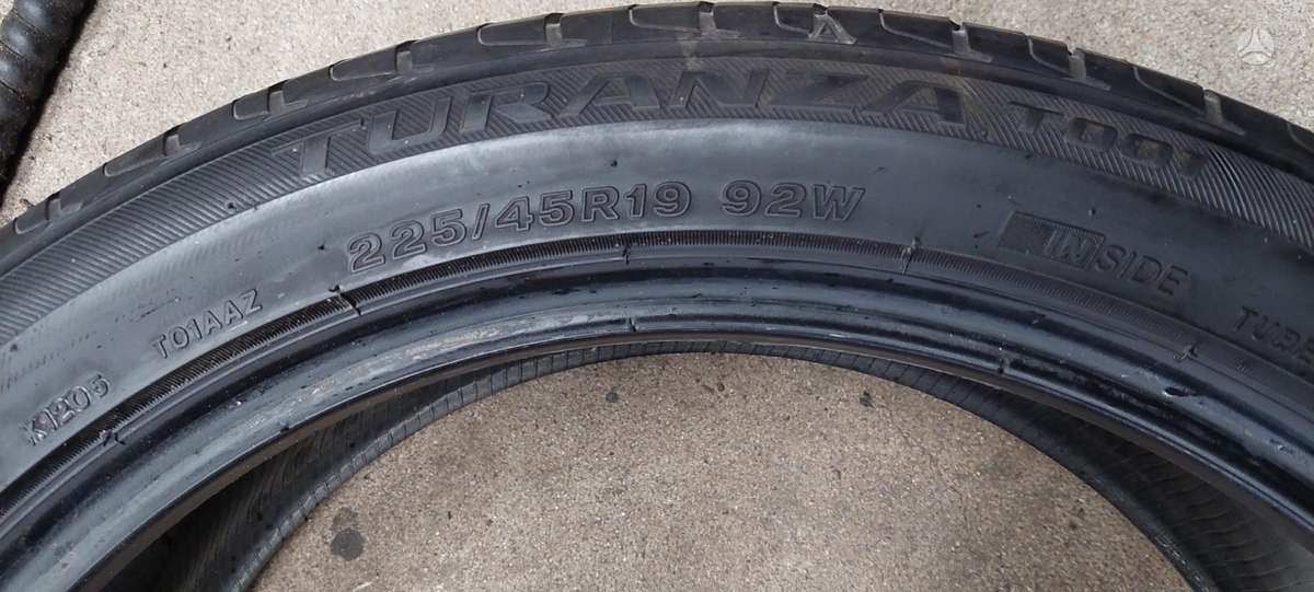 Bridgestone, vasarinės 225/45 R19