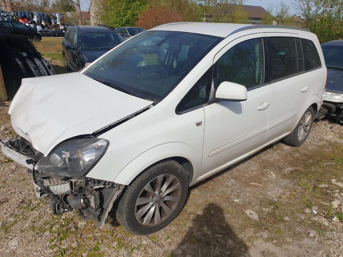 Opel Zafira по частям
