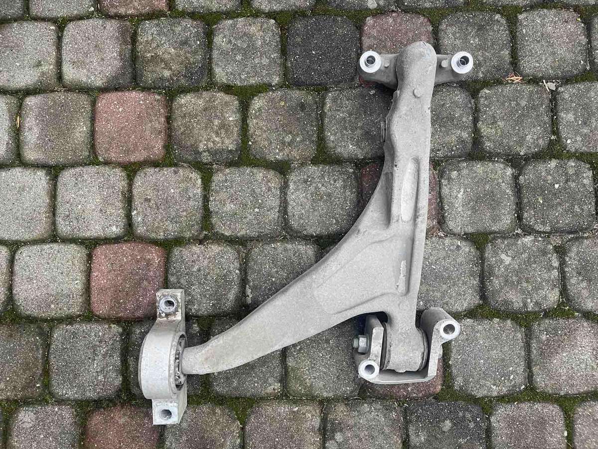Volvo XC90 control arm