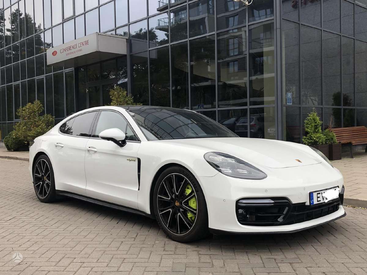 Porsche Panamera - 1