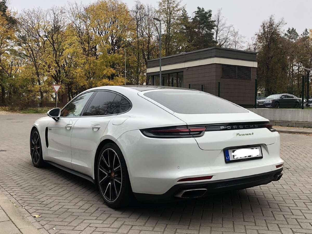 Porsche Panamera - 8