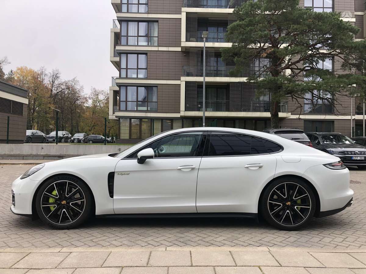 Porsche Panamera - 4