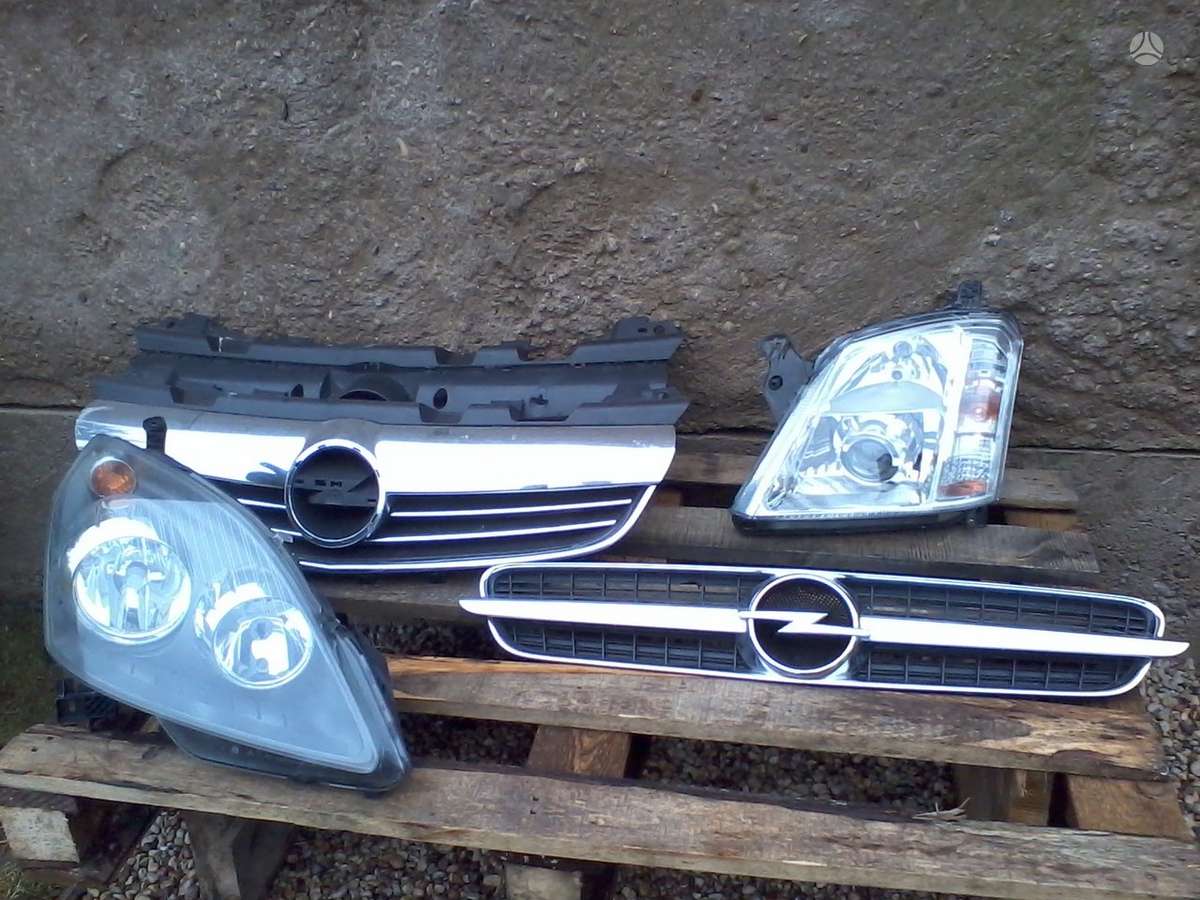 Opel Zafira Pr kapotas sparnai mėlyni ir sidabriniai žibintai pr papras