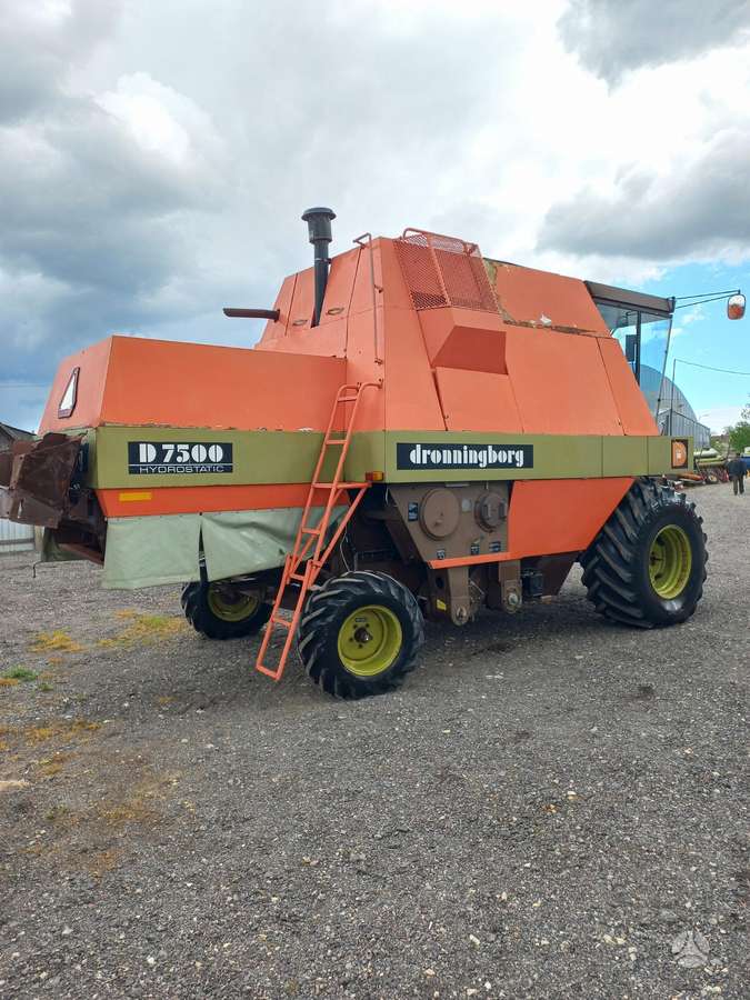 -Kita- DRONNINGBORG-7500, combine harvesters