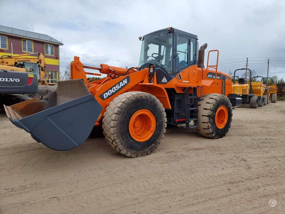 Doosan DL300-3, frontal loader