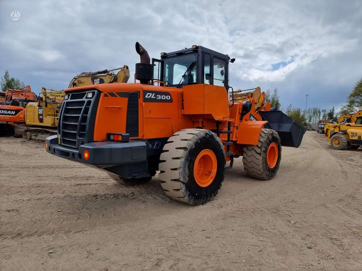 Doosan DL300-3, frontal loader