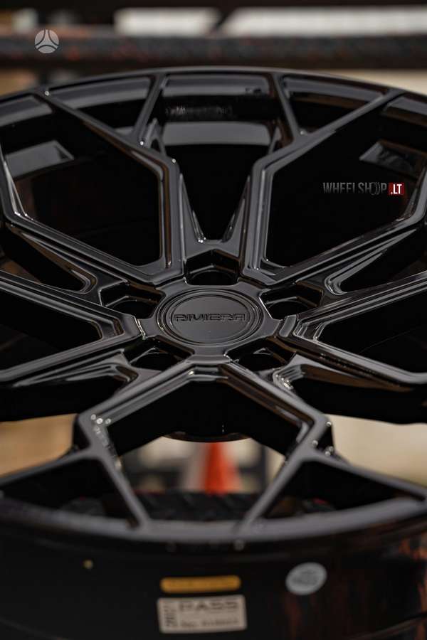 RIVIERA RF5 Gloss Black FlowFormed, легкосплавные , R20