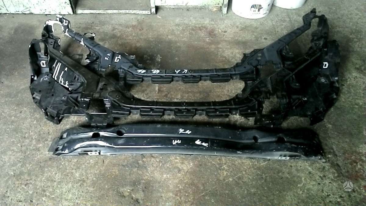 Volvo V40 bamperiai, žibintai