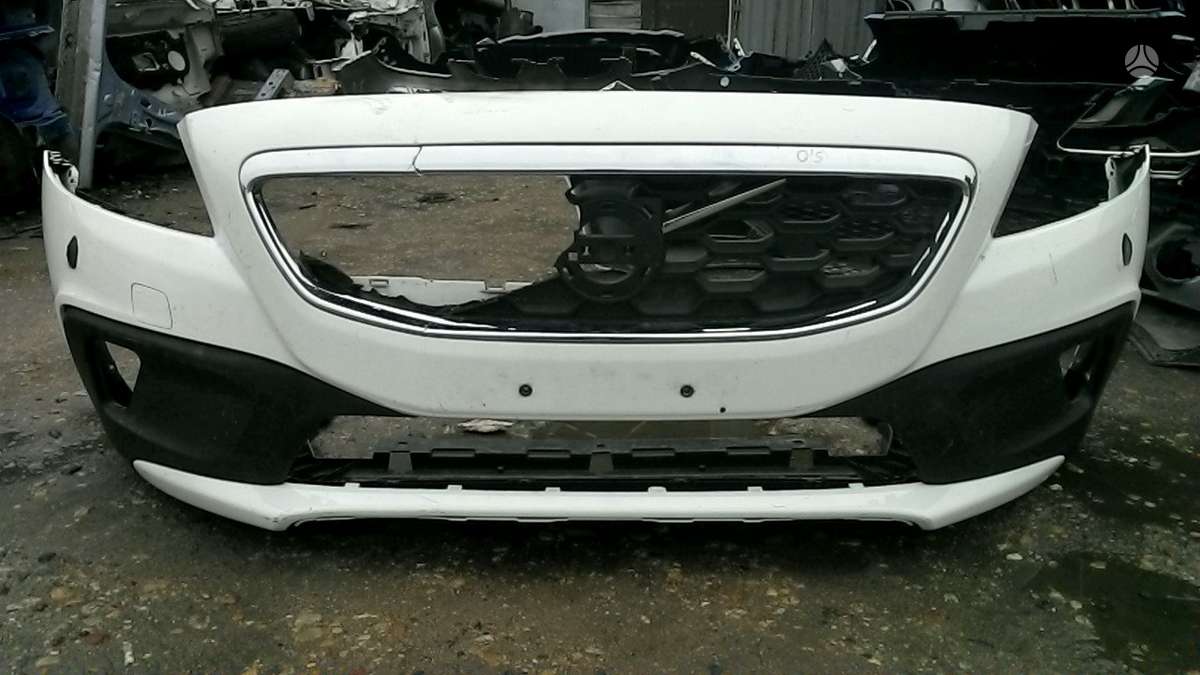 Volvo V40 bumpers, lights
