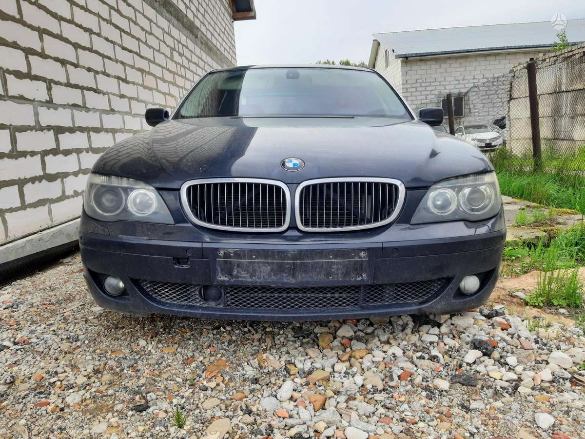 BMW 745