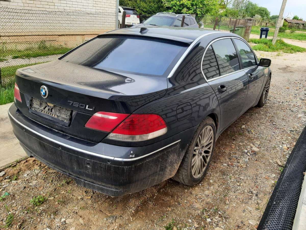 BMW 745