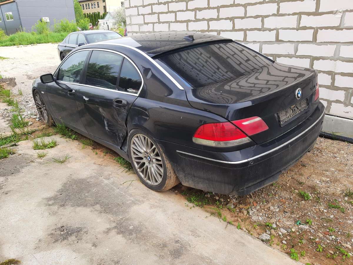 BMW 745