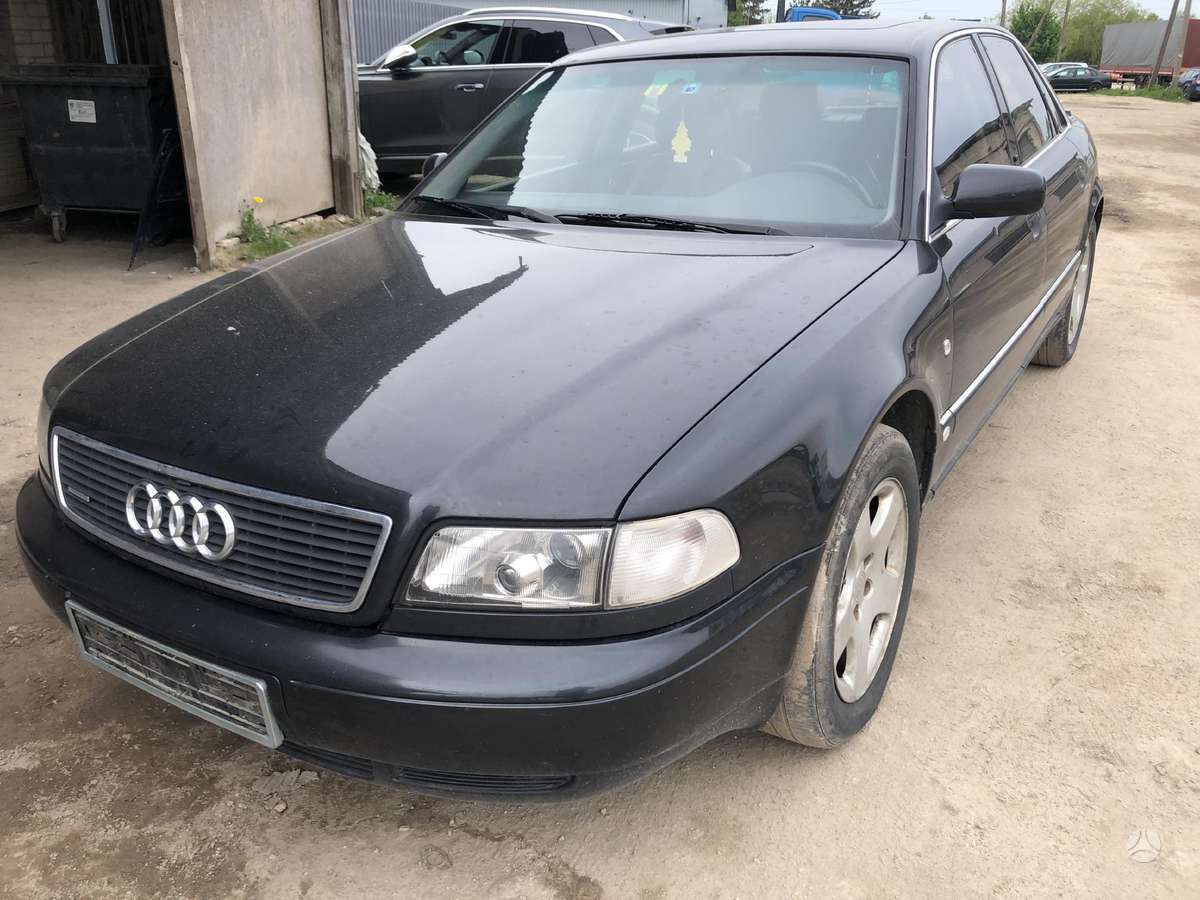 Audi A8 dalimis