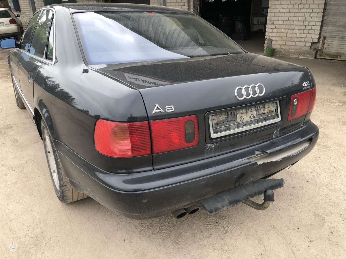 Audi A8 dalimis