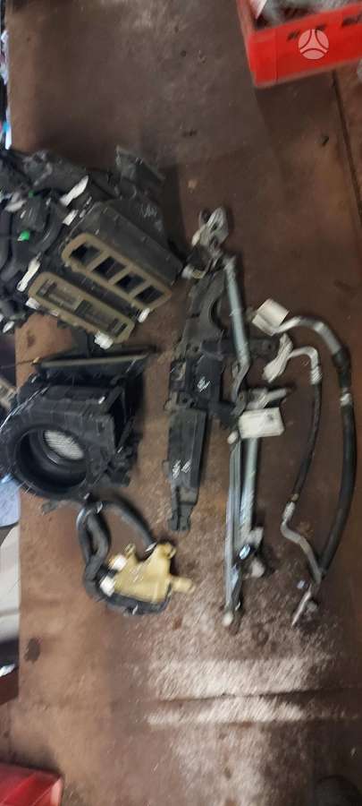 Honda CR-V dalimis. Autoublic org dalys internetu