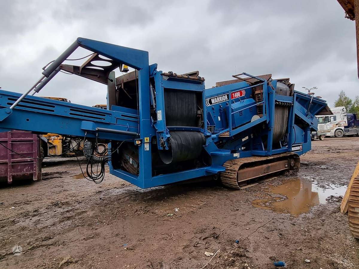 Power screen Warrior 1400, screening